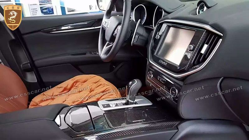 Maserati Ghibli Carbon Interior